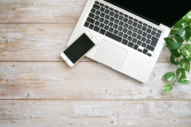 携帯電話とパソコン