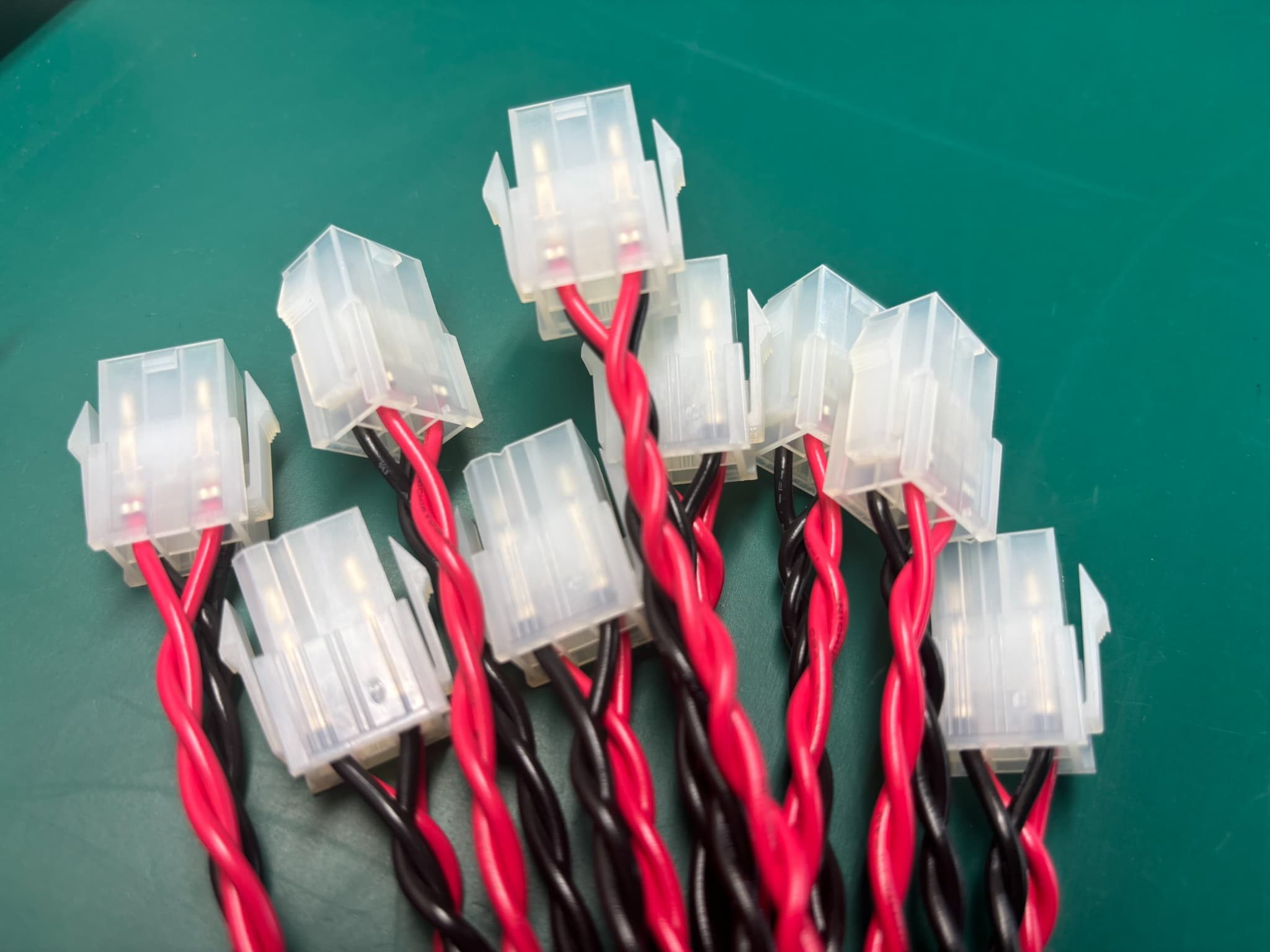 ハーネス加工例2　コネクタ付ツイストケーブル